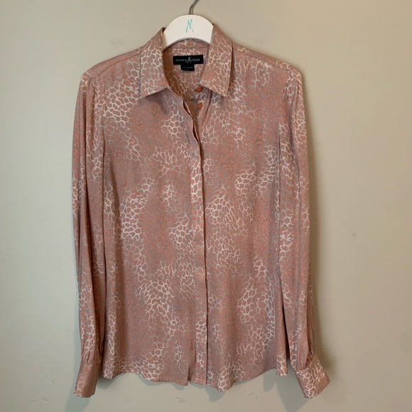Guess by Marciano size S peach and grey blouse - Picture 6 of 14